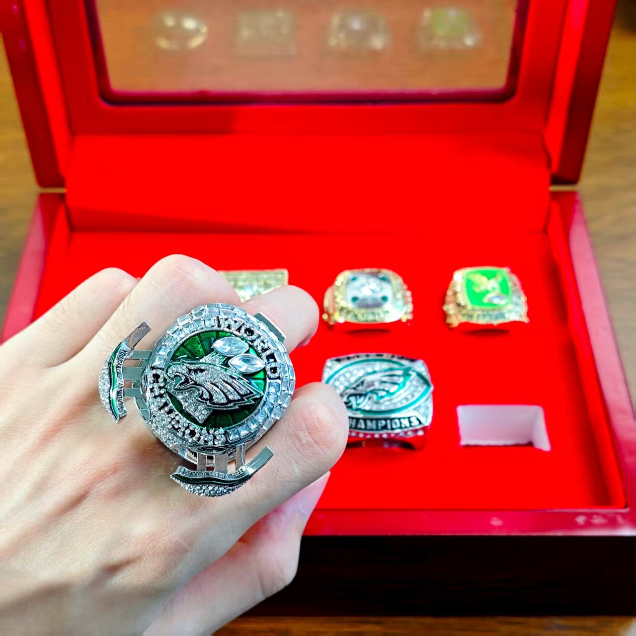 Philadelphia Eagles 8-Piece Championship Ring Set