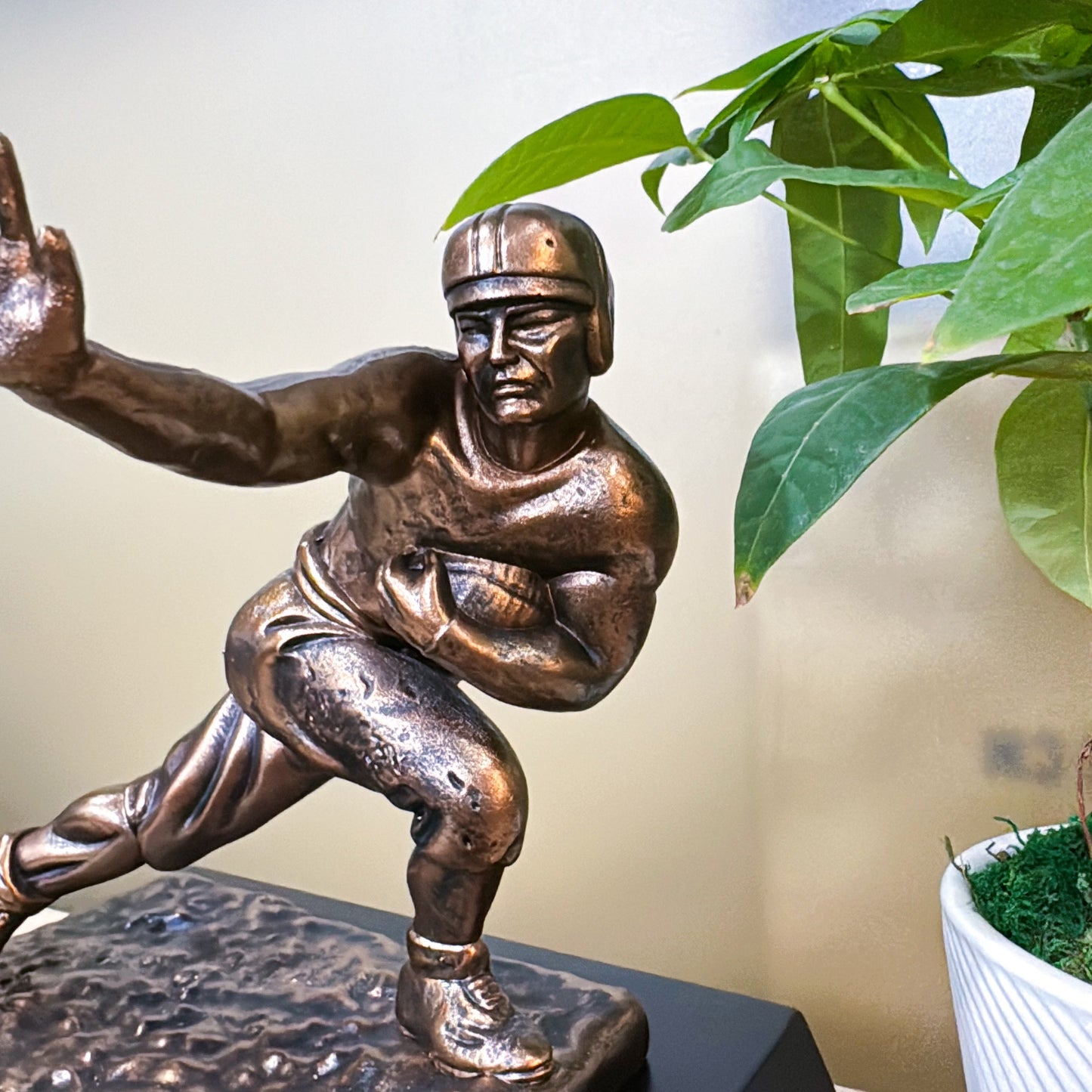 1981 USC Trojans Marcus Allen NCAA Heisman Trophy