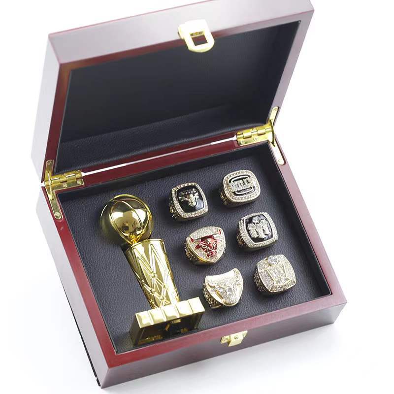 Chicago Bulls 6-year with trophy set