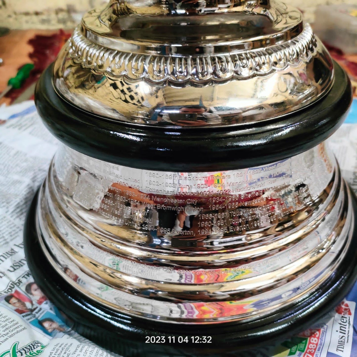 FA Cup Trophy(Indicate what ribbon you want)