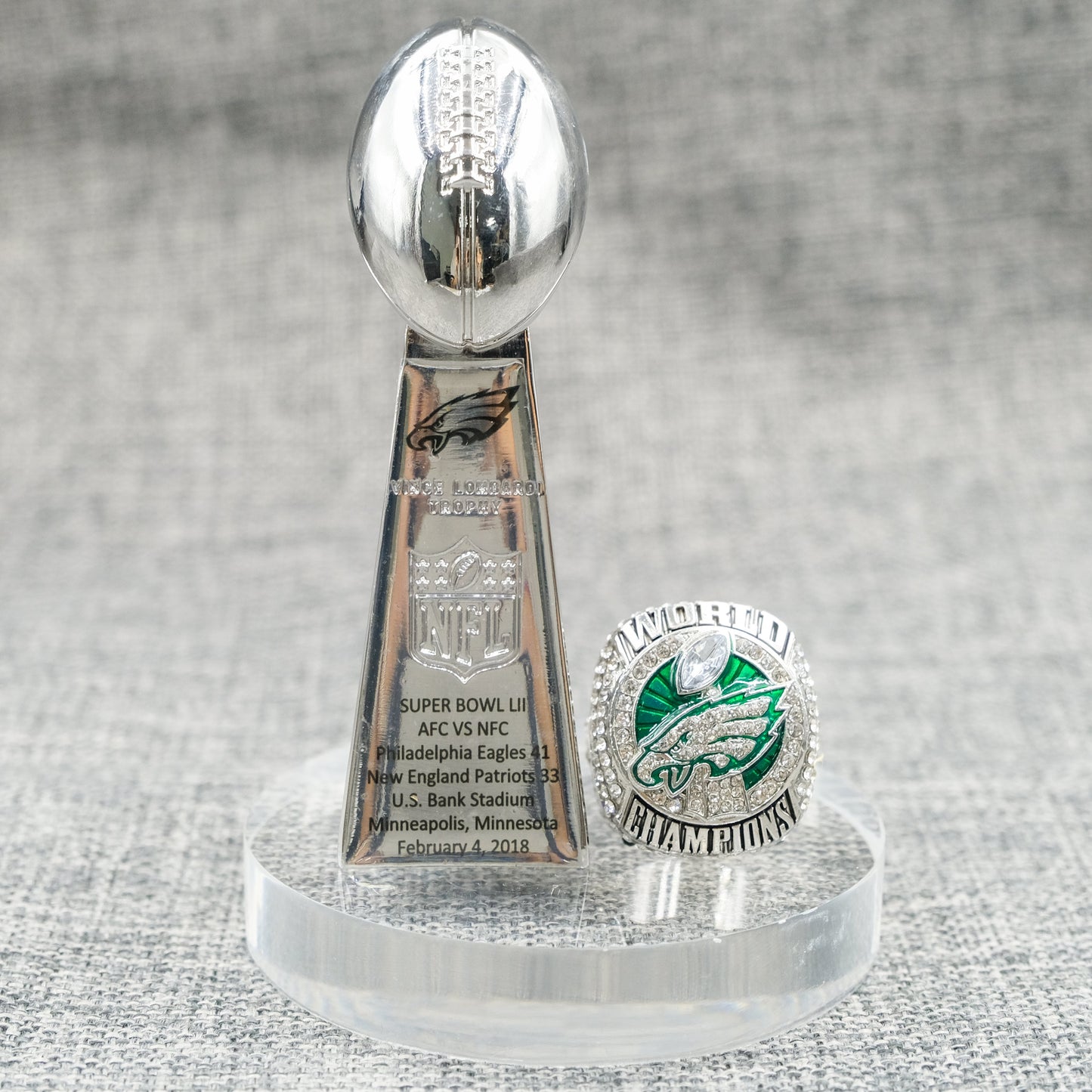 [ Philadelphia Eagles]  Trophy and Ring Set + Box NFL