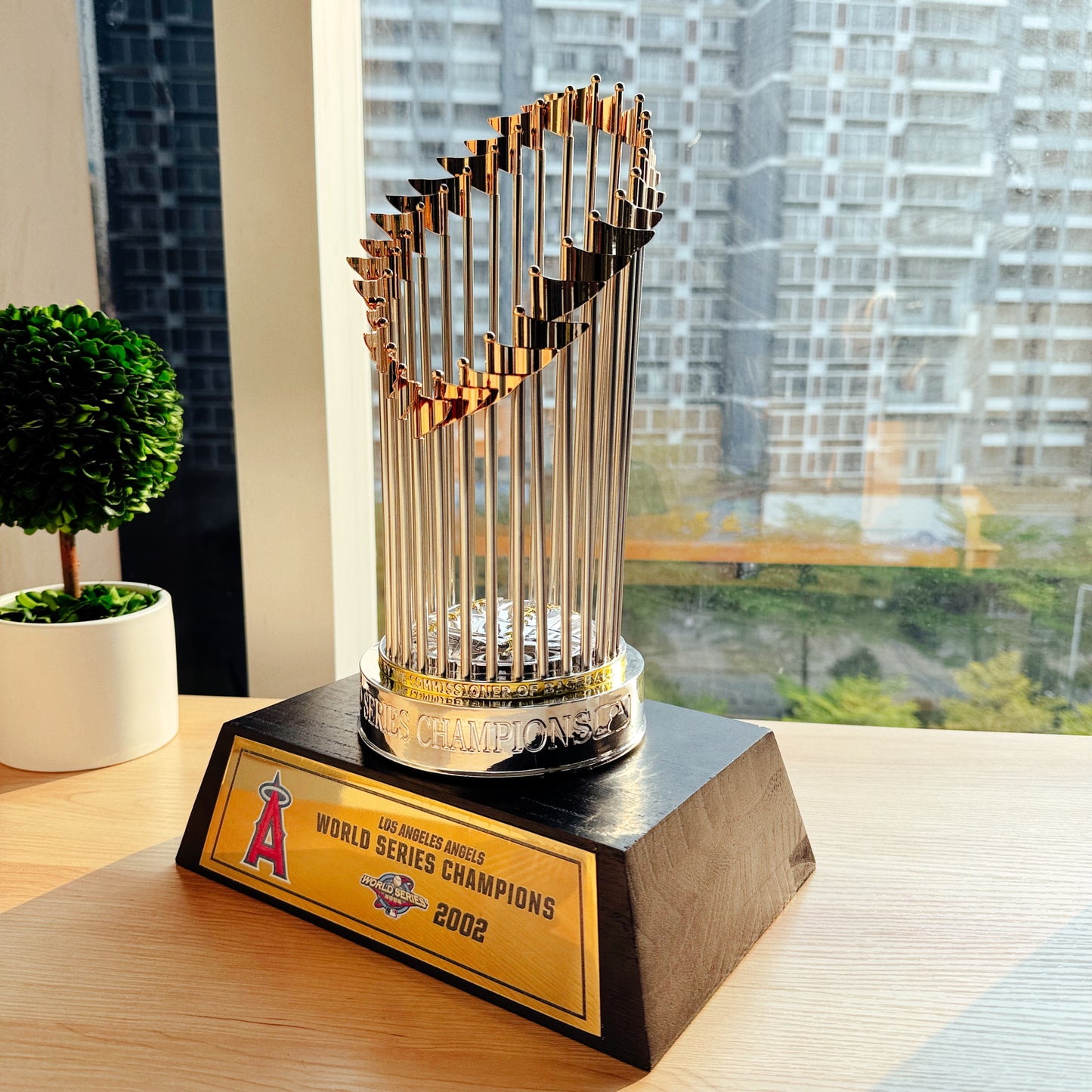 [MLB] Los Angeles Angels World Series Commissioner's Trophy 11.8"(30cm) With Wooden Base