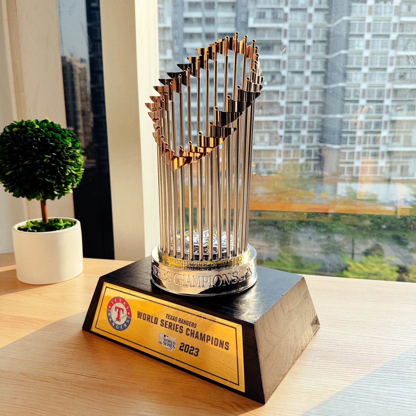 [MLB] Texas Rangers World Series Commissioner's Trophy 11.8"(30cm) With Wooden Base