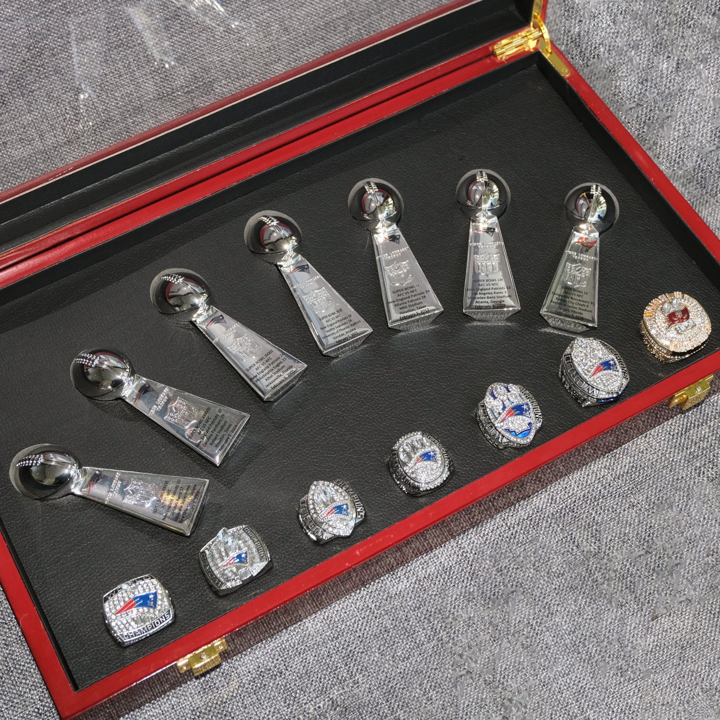 [New England Patriots ]6 Trophys and 6 Pcs Ring Set + Box NFL