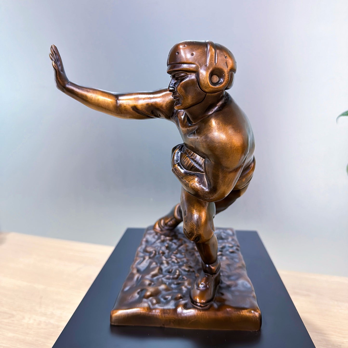 [Customized Version] NCAA Heisman Trophy Resin 2 Sizes