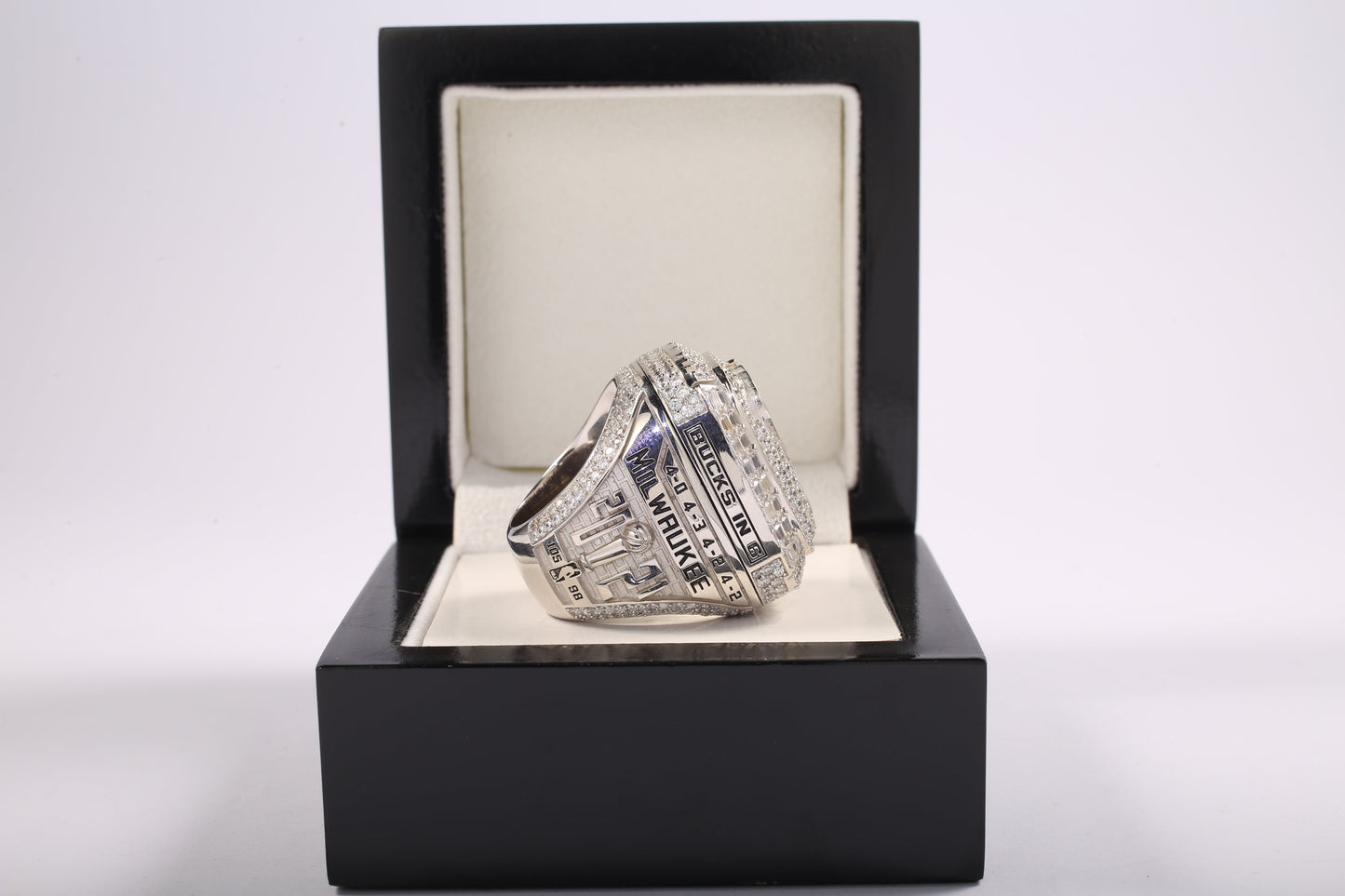 2021 Milwaukee Bucks Championship Ring - Ultra Premium Series