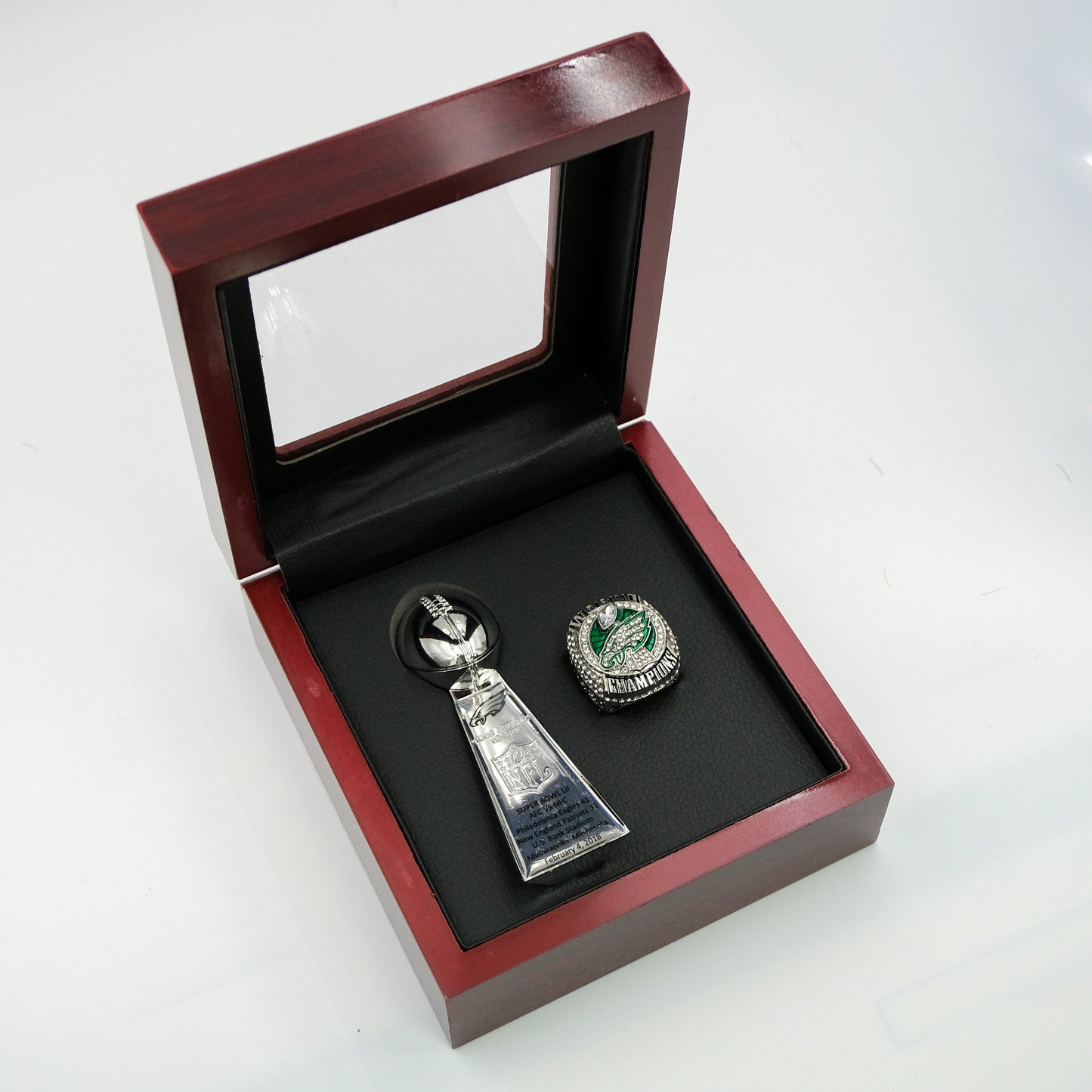 [ Philadelphia Eagles]  Trophy and Ring Set + Box NFL